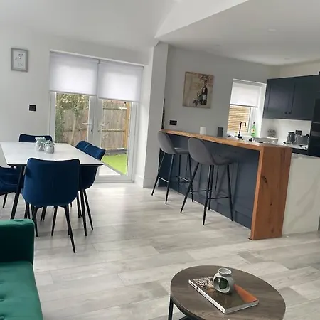 Brand New Big House With Garden And Free Parking Villa Brentford Exterior photo