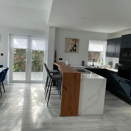 Brand New Big House With Garden And Free Parking Villa Brentford Exterior photo