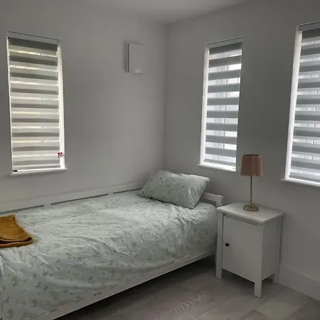 Brand New Big House With Garden And Free Parking Villa Brentford Exterior photo