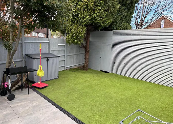 Brand New Big House With Garden And Free Parking