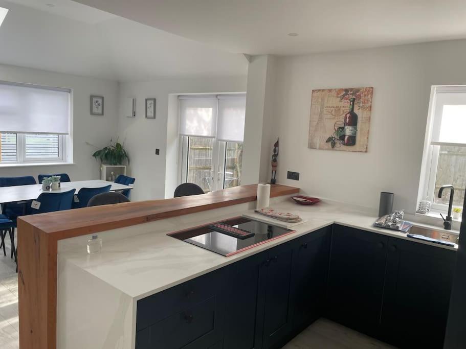 Brand New Big House With Garden And Free Parking *