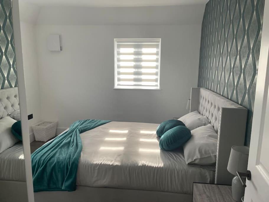 Brand New Big House With Garden And Free Parking Vakantiehuis *