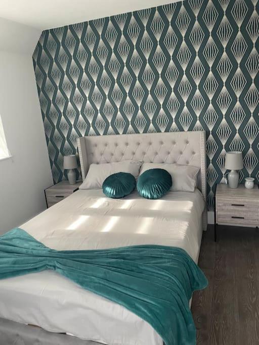 Brand New Big House With Garden And Free Parking Holiday home Brentford