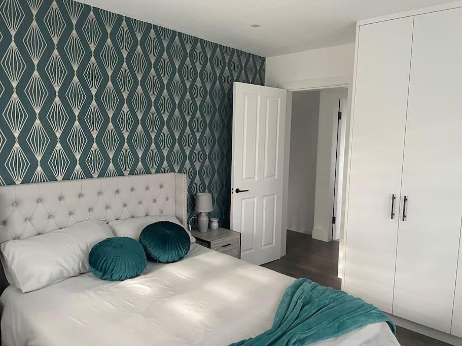 Vakantiehuis Brand New Big House With Garden And Free Parking Brentford