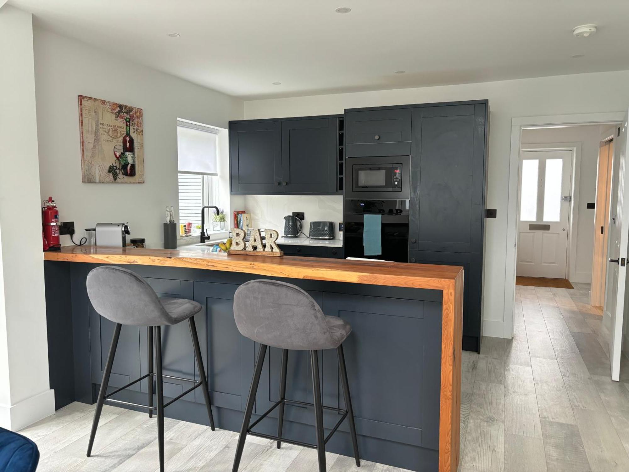 Brand New Big House With Garden And Free Parking Vakantiehuis *
