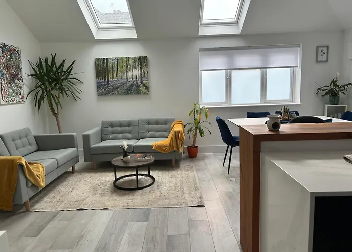 Brand New Big House With Garden And Free Parking