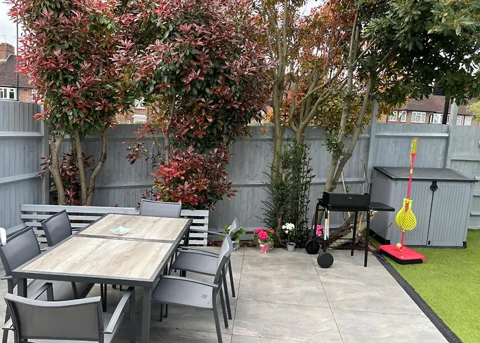 Brand New Big House With Garden And Free Parking