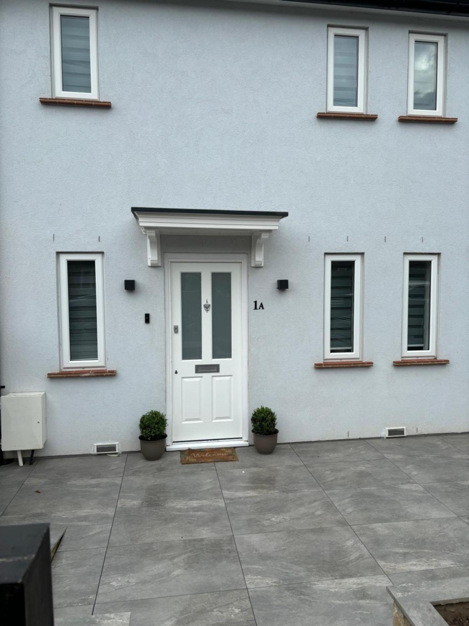 Brand New Big House With Garden And Free Parking Брентфорд